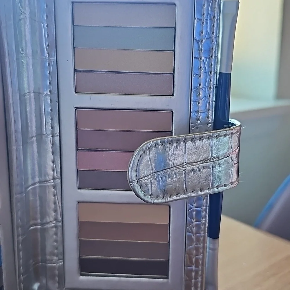 Vintage Pop Beauty Day To Play Eyeshadow Palette - Collector's Item - Never Used